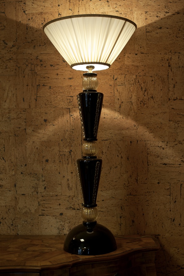 Lampada da tavolo in vetro di Murano nero opalino e oro e oro