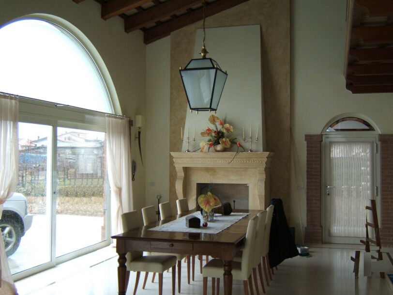 Lanterna gigante in ferro battuto.