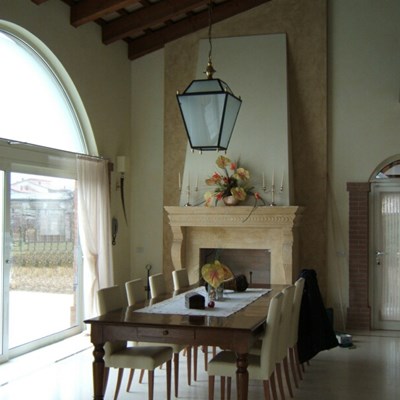 Lanterna gigante in ferro battuto.