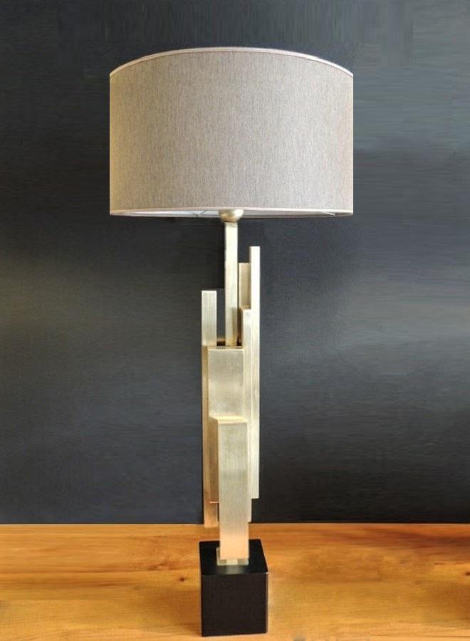 Lampada modello City Sky Scraper in ottone vintage satinato. 