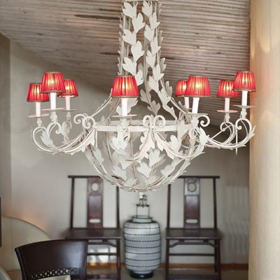 Lampadario in ferro battuto bianco