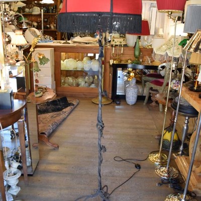 Lampada in ferro battuto liberty 