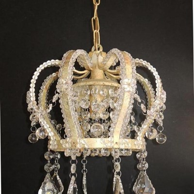 Lampadario a forma di corona