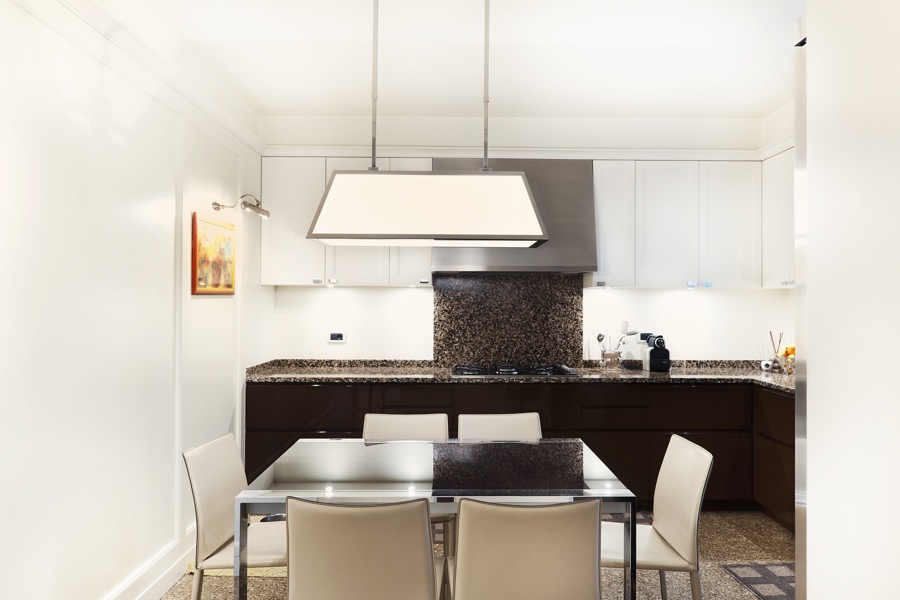 Lampada modello trapezio nichel.