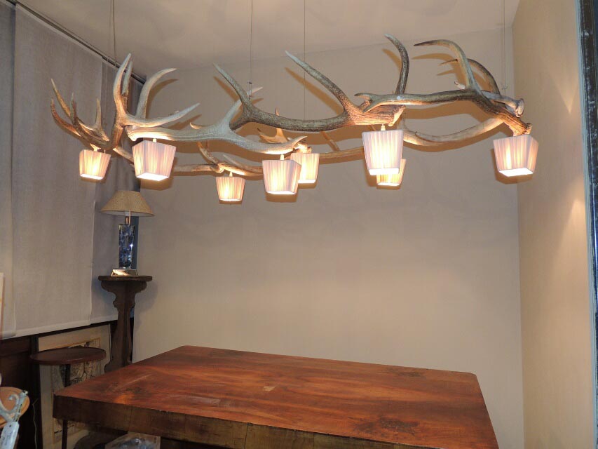 Lampadario con corna di cervo