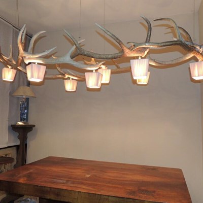 Lampadario con corna di cervo