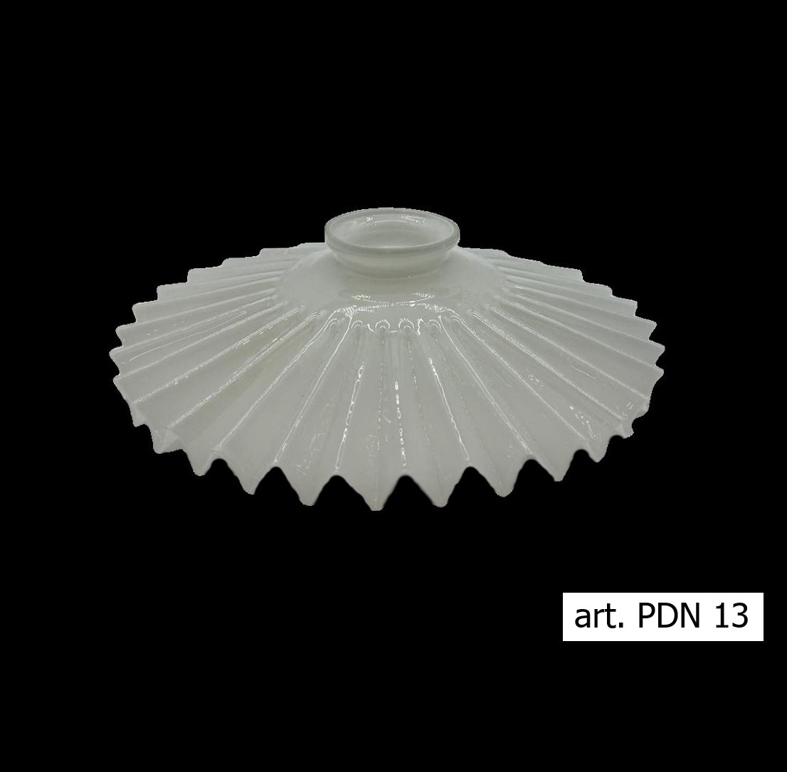 Piattino_Della_Nonna vintage in_vetro_opalino_biancolatte_plisettato_art._PDN 13__dett m